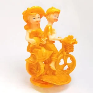 Couple Showpiece for Home Decoration Unique Love Design Ideal Gift Item